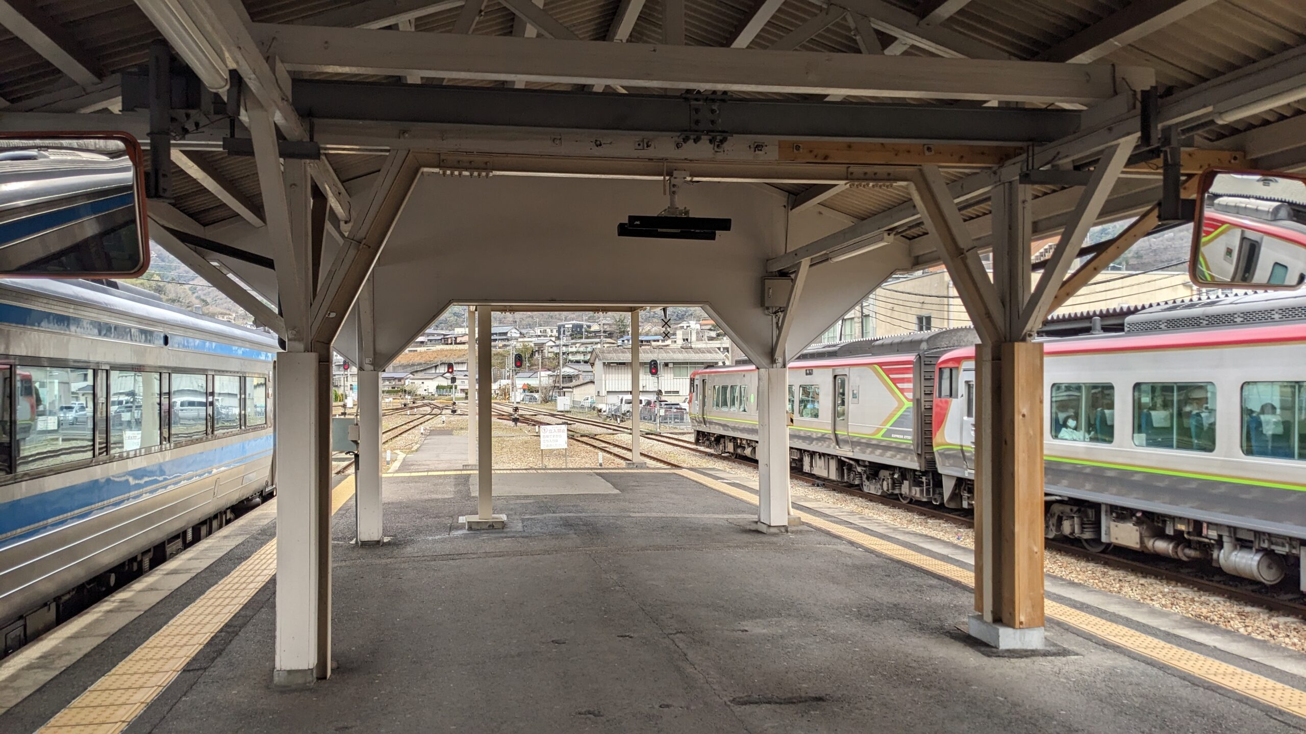Traveling “Wan-man ressha” (Single Driver trains)